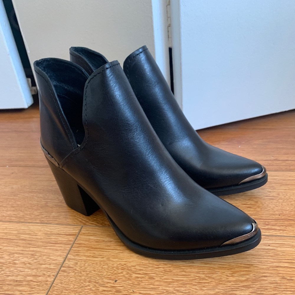 NEW Steve Madden leather metal accent booties